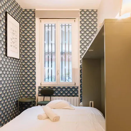 Apartment Functional In Paris