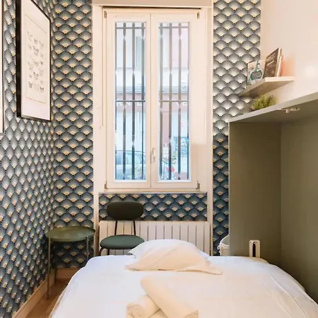 Apartment Functional In Paris
