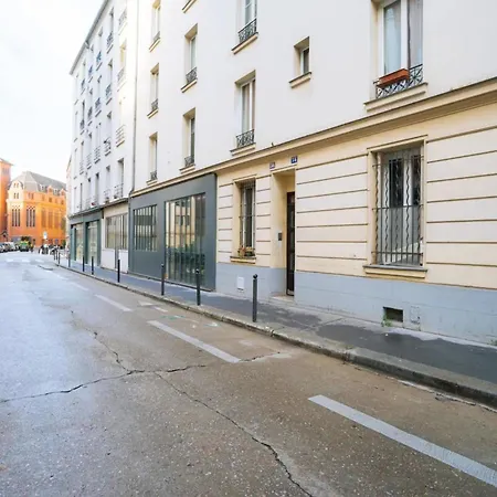 Functional In Apartment Paris
