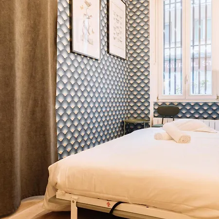 Apartment Functional In Paris